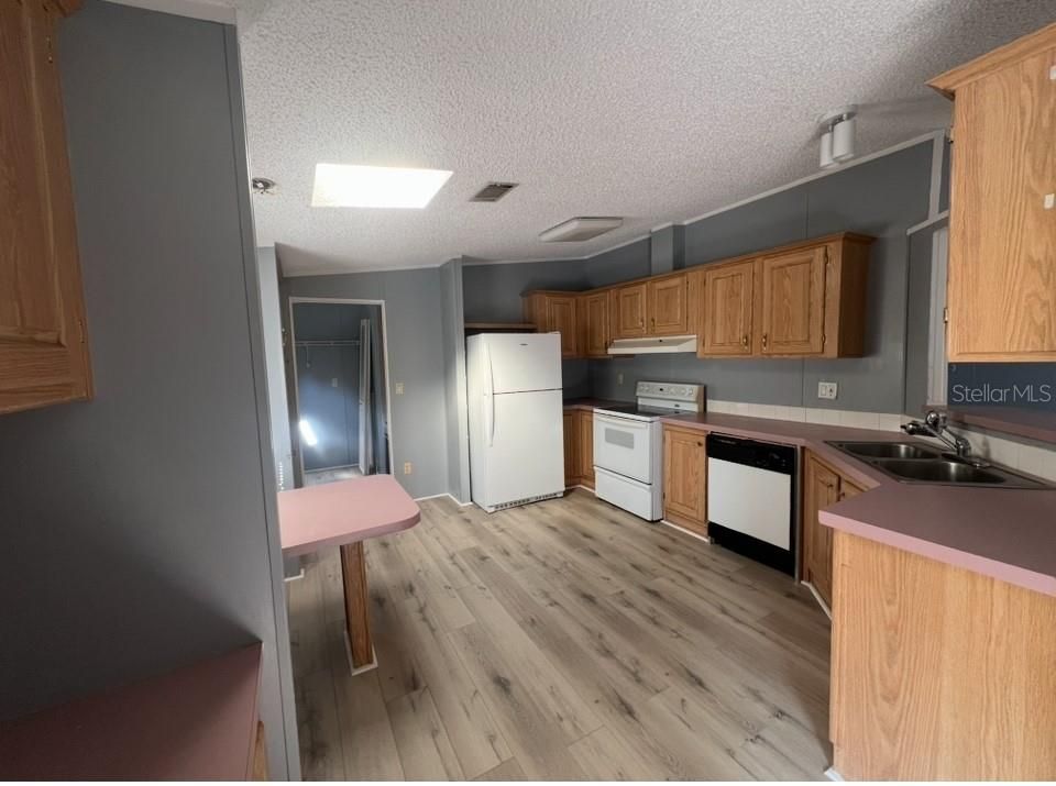 Activo con contrato: $149,000 (3 camas, 2 baños, 1512 Pies cuadrados)