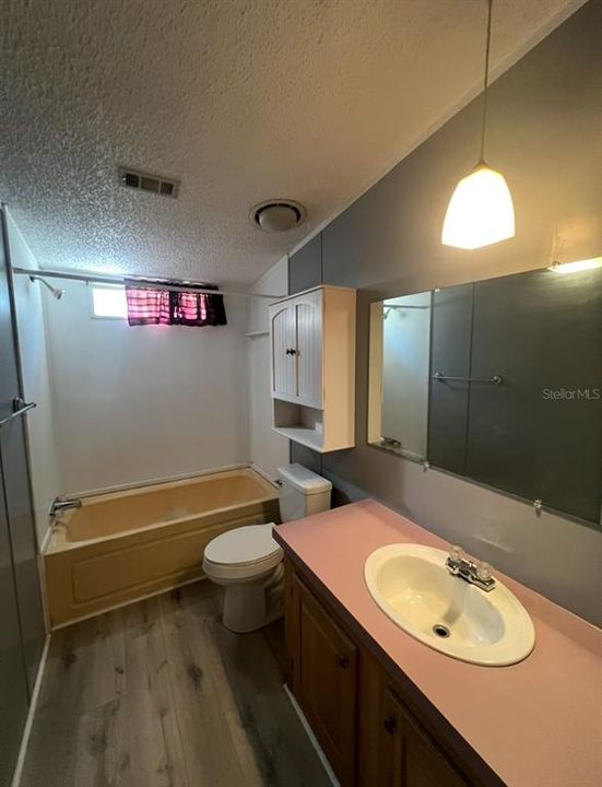 Activo con contrato: $149,000 (3 camas, 2 baños, 1512 Pies cuadrados)