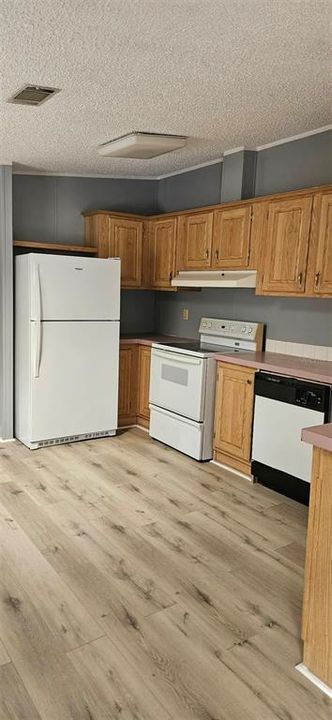 Activo con contrato: $149,000 (3 camas, 2 baños, 1512 Pies cuadrados)