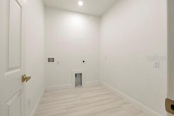 Active With Contract: $310,000 (3 beds, 2 baths, 1907 Square Feet)