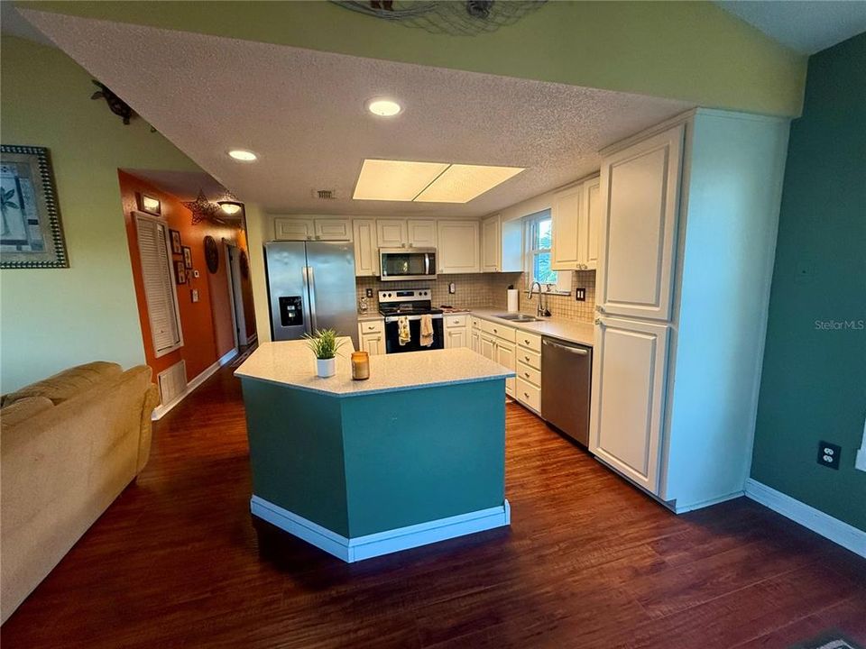 For Sale: $475,000 (3 beds, 2 baths, 1344 Square Feet)