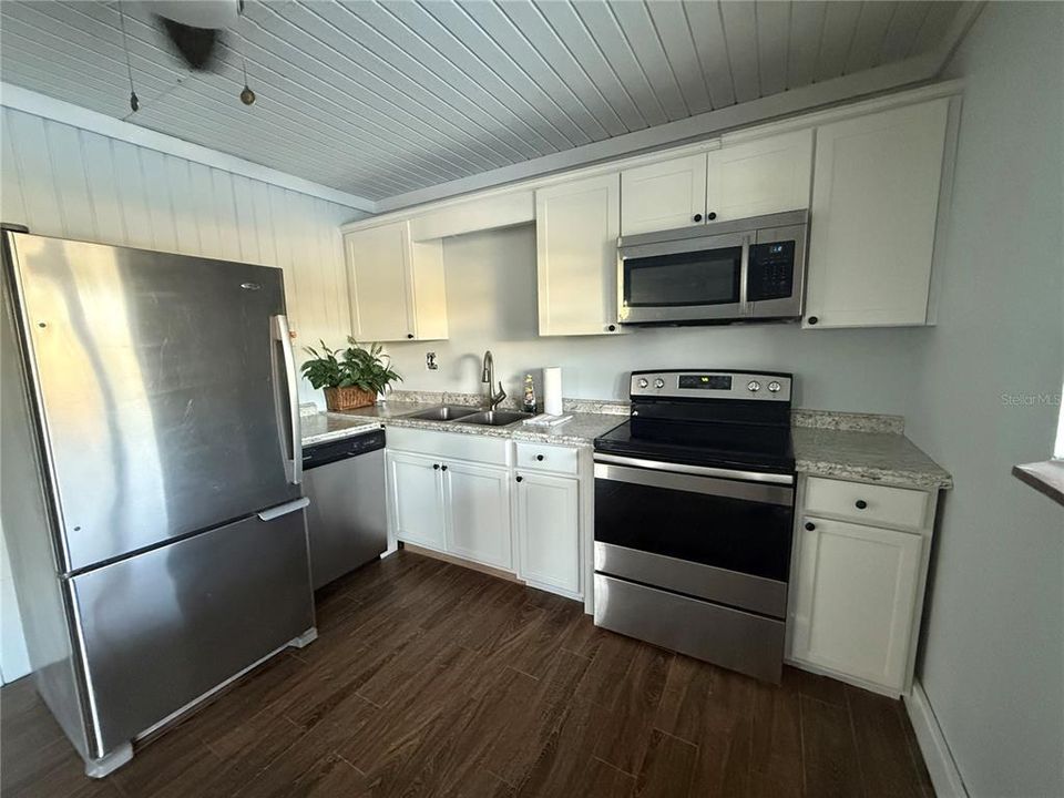 For Sale: $475,000 (3 beds, 2 baths, 1344 Square Feet)