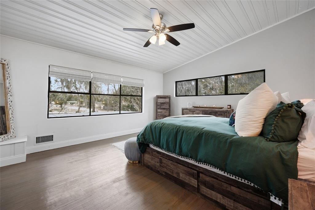 For Sale: $325,000 (4 beds, 2 baths, 2088 Square Feet)