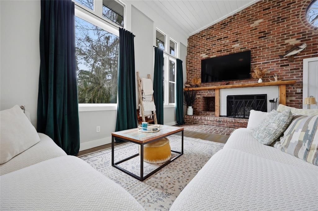 For Sale: $325,000 (4 beds, 2 baths, 2088 Square Feet)