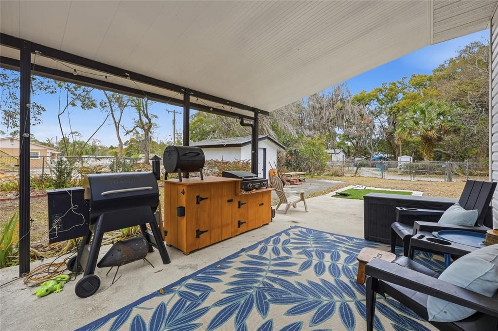 For Sale: $325,000 (4 beds, 2 baths, 2088 Square Feet)