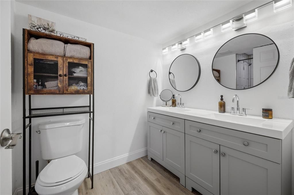 For Sale: $325,000 (4 beds, 2 baths, 2088 Square Feet)