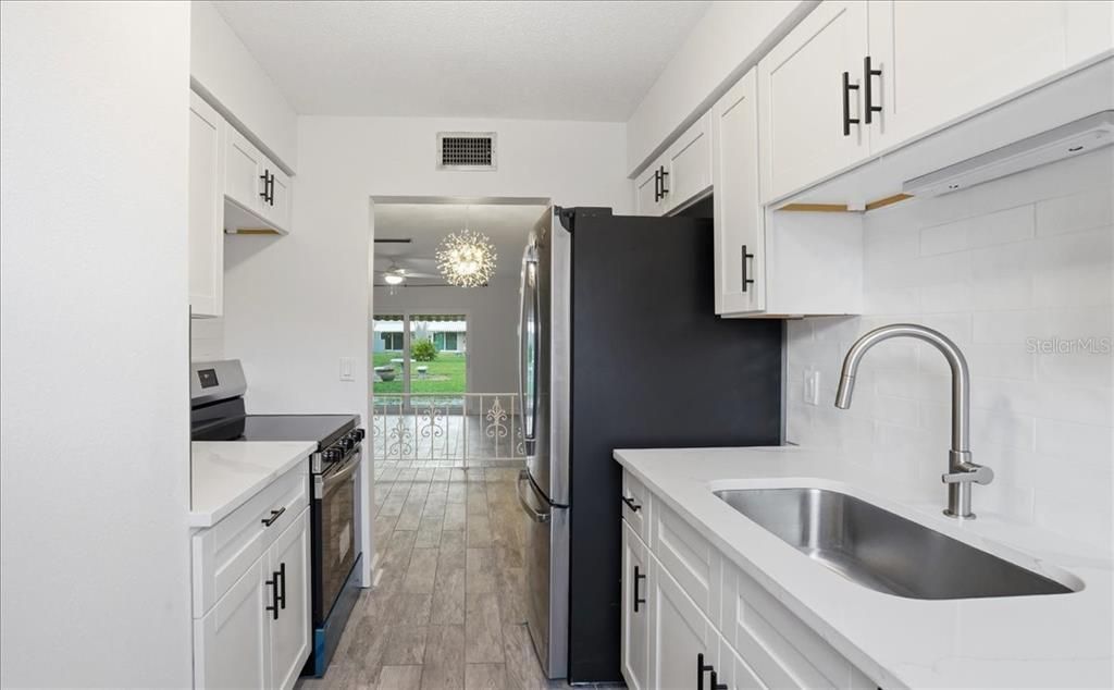 Activo con contrato: $195,000 (2 camas, 1 baños, 1047 Pies cuadrados)