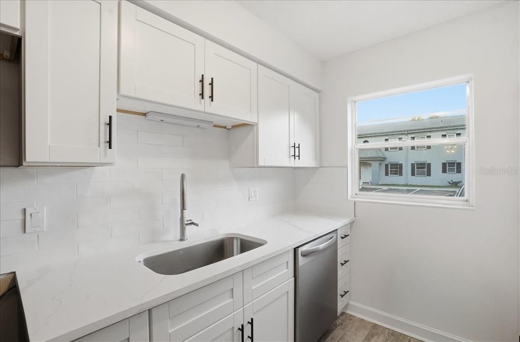 Activo con contrato: $195,000 (2 camas, 1 baños, 1047 Pies cuadrados)