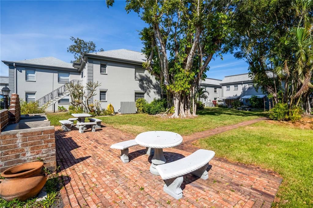 Activo con contrato: $195,000 (2 camas, 1 baños, 1047 Pies cuadrados)