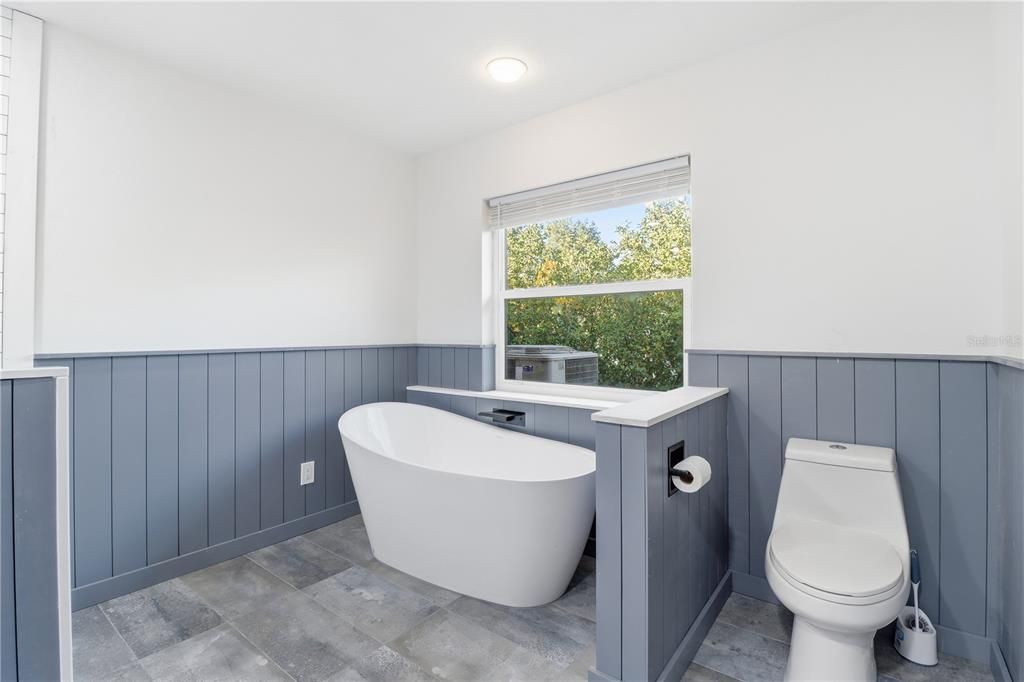 For Sale: $649,000 (4 beds, 2 baths, 2006 Square Feet)