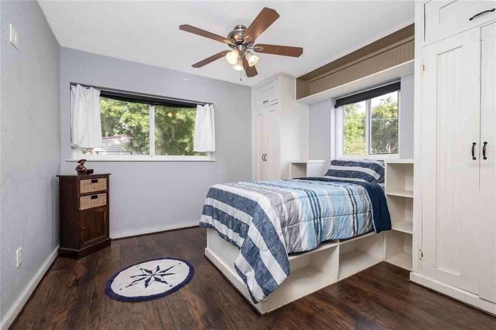 For Sale: $312,500 (3 beds, 2 baths, 1277 Square Feet)
