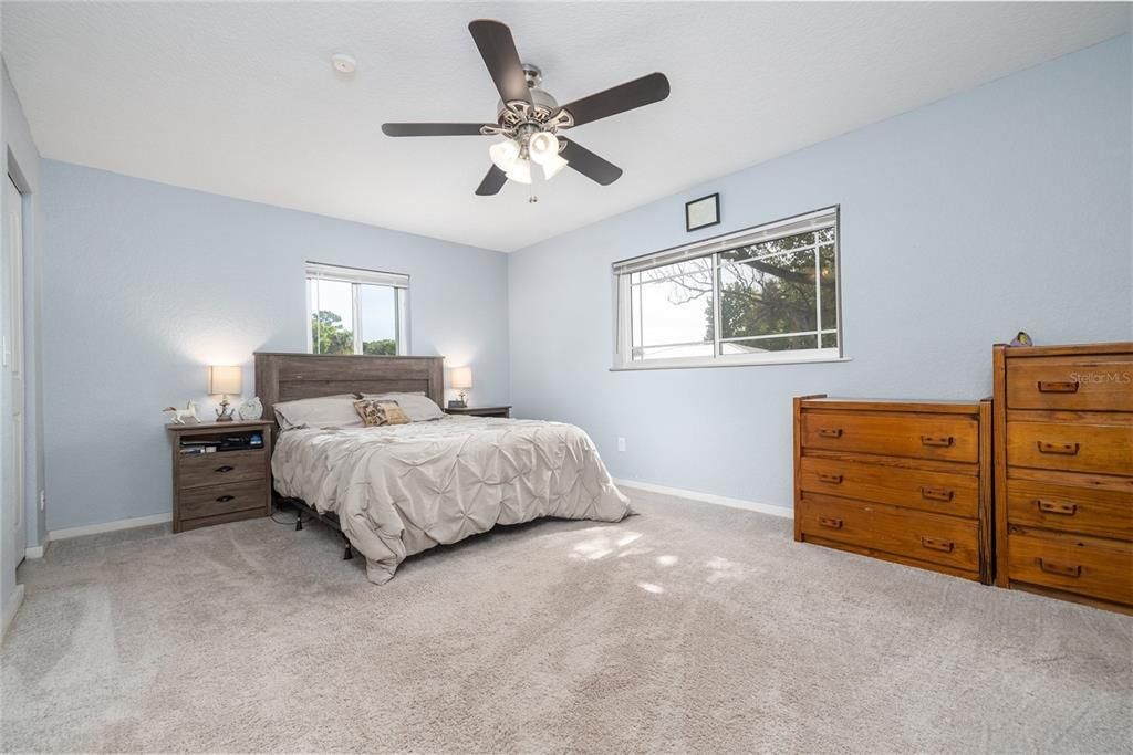 For Sale: $312,500 (3 beds, 2 baths, 1277 Square Feet)