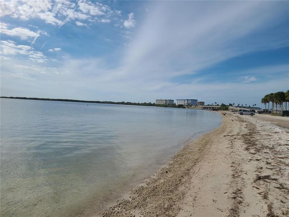 For Sale: $299,900 (1 beds, 1 baths, 562 Square Feet)