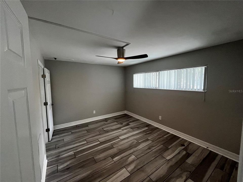 For Sale: $299,900 (1 beds, 1 baths, 562 Square Feet)