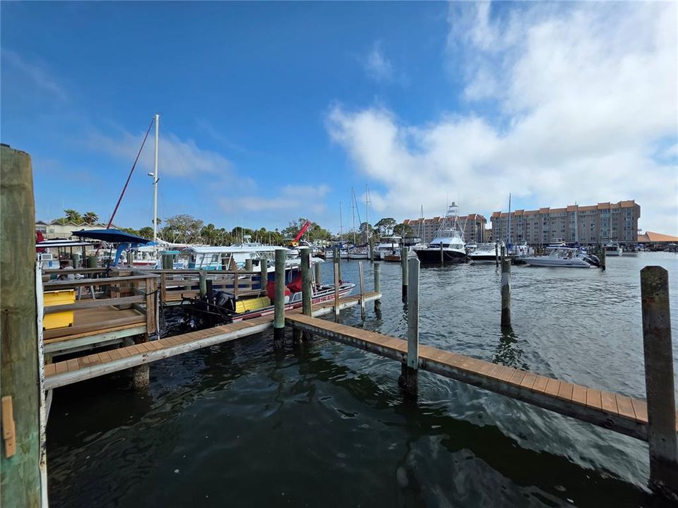 For Sale: $299,900 (1 beds, 1 baths, 562 Square Feet)