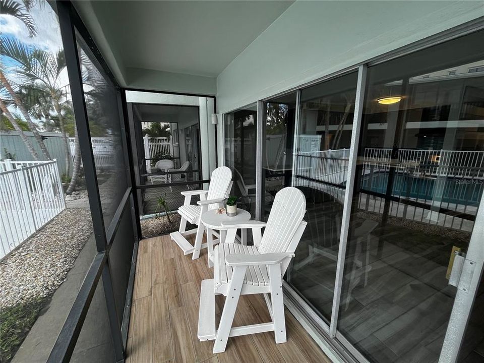 For Sale: $299,900 (1 beds, 1 baths, 562 Square Feet)