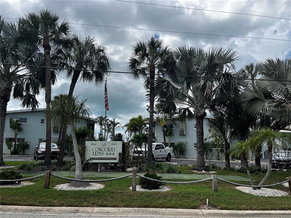 For Sale: $299,900 (1 beds, 1 baths, 562 Square Feet)