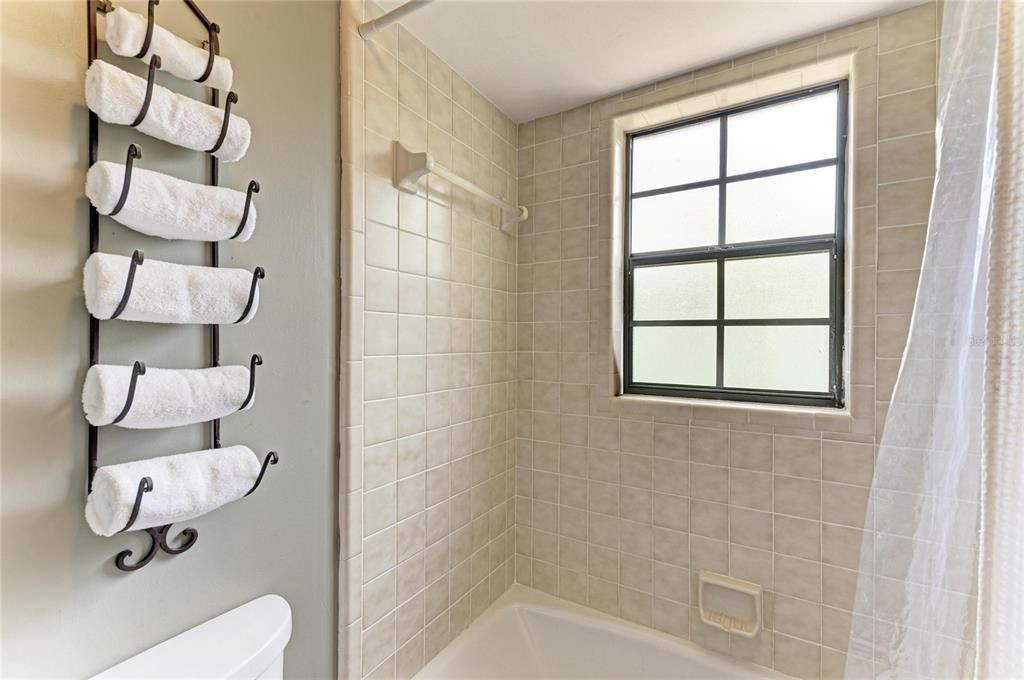 For Sale: $1,400,000 (3 beds, 2 baths, 1650 Square Feet)