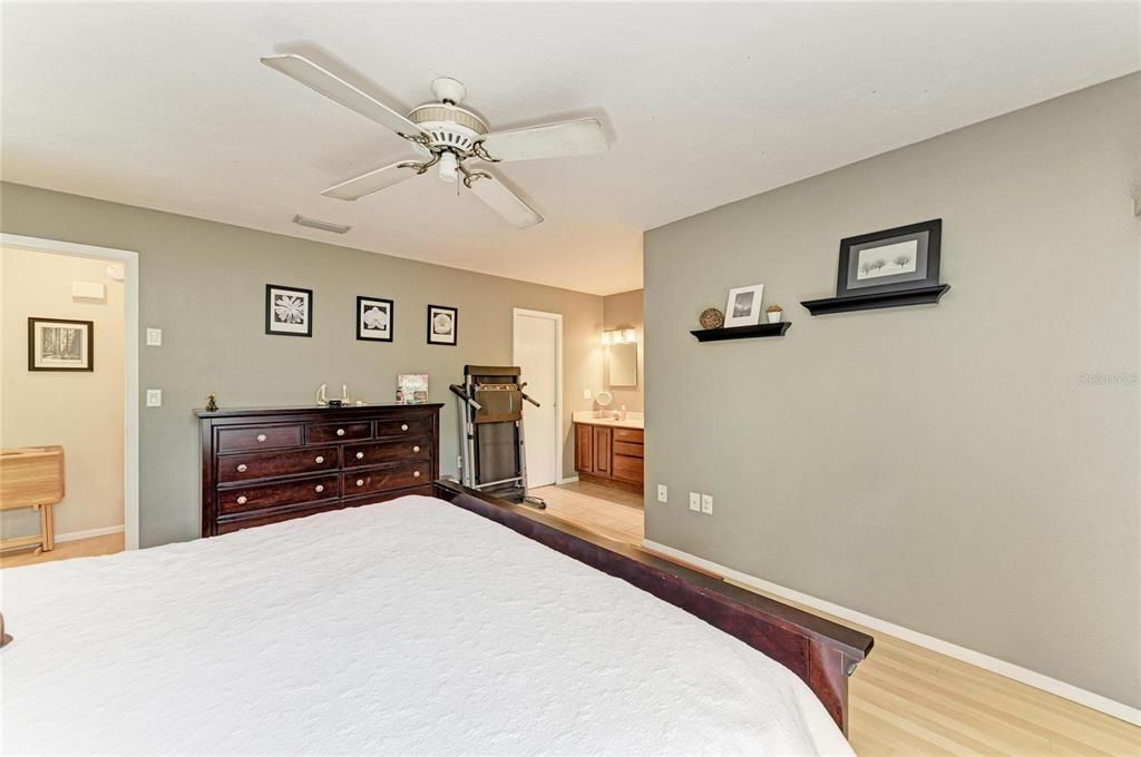 For Sale: $1,400,000 (3 beds, 2 baths, 1650 Square Feet)