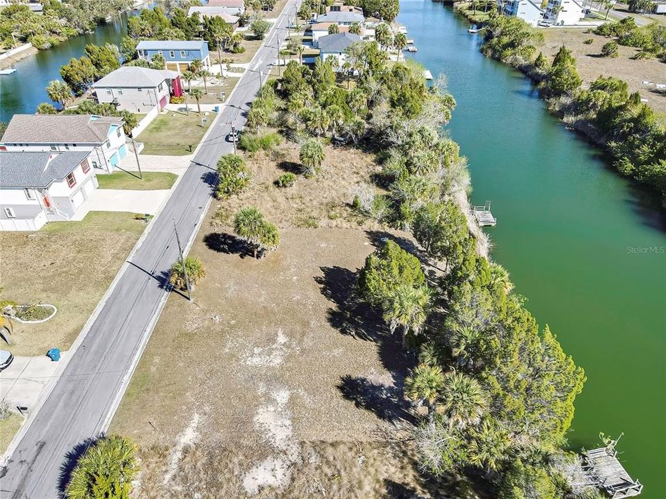 En Venta: $175,000 (0.22 acres)