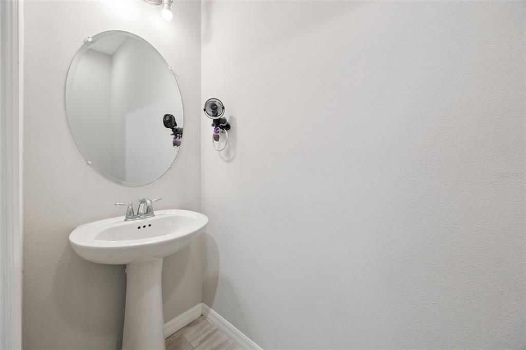 Activo con contrato: $729,900 (4 camas, 3 baños, 4084 Pies cuadrados)