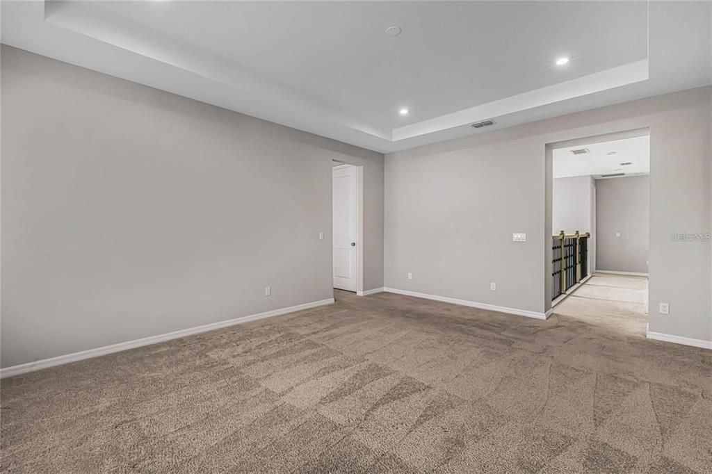 Activo con contrato: $729,900 (4 camas, 3 baños, 4084 Pies cuadrados)