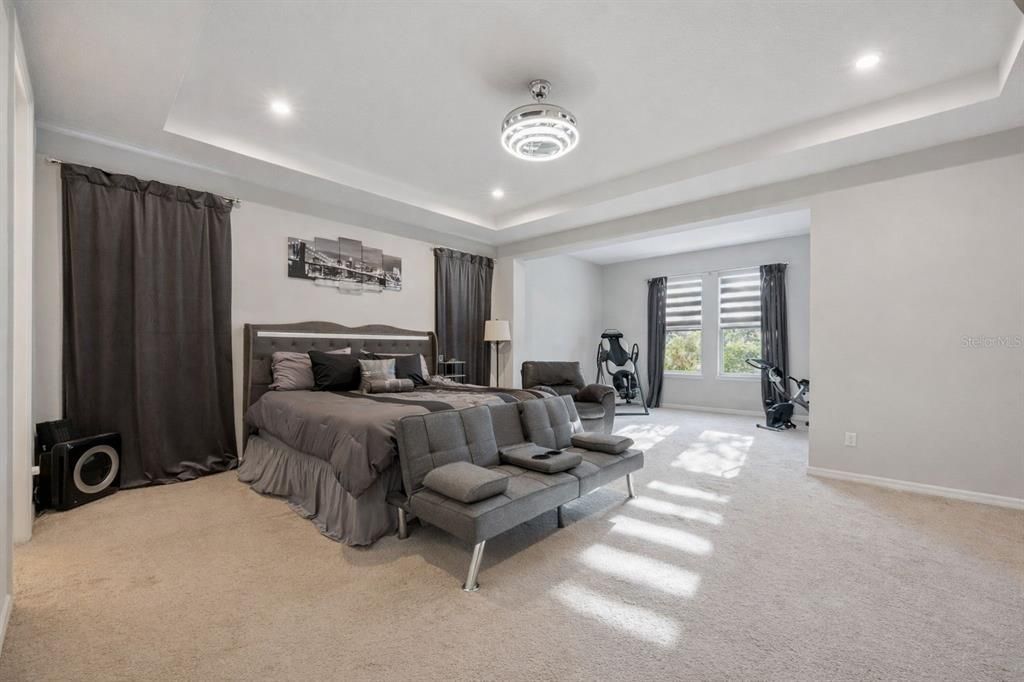 Activo con contrato: $729,900 (4 camas, 3 baños, 4084 Pies cuadrados)