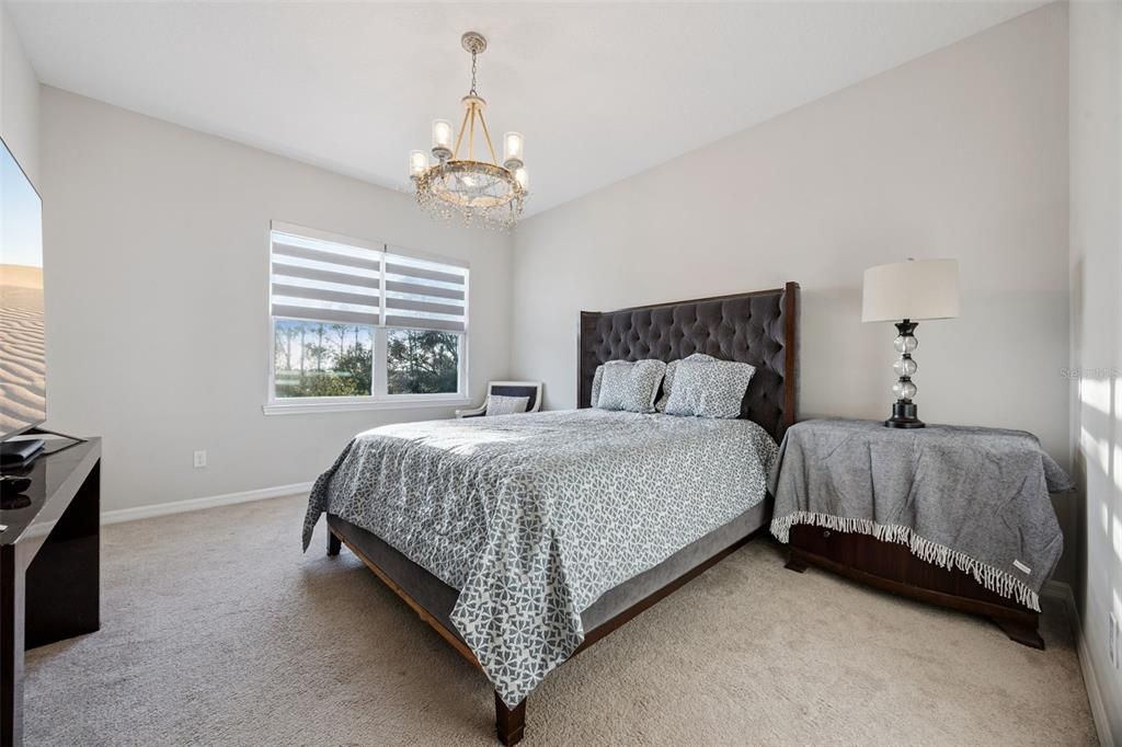 Activo con contrato: $729,900 (4 camas, 3 baños, 4084 Pies cuadrados)