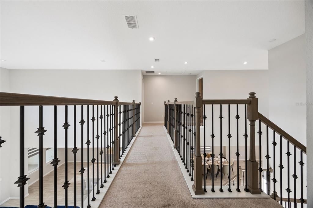 Activo con contrato: $729,900 (4 camas, 3 baños, 4084 Pies cuadrados)
