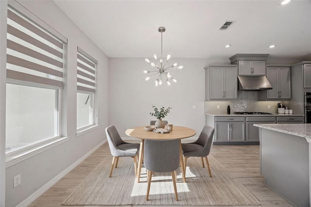 Activo con contrato: $729,900 (4 camas, 3 baños, 4084 Pies cuadrados)