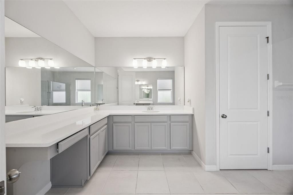 Activo con contrato: $729,900 (4 camas, 3 baños, 4084 Pies cuadrados)