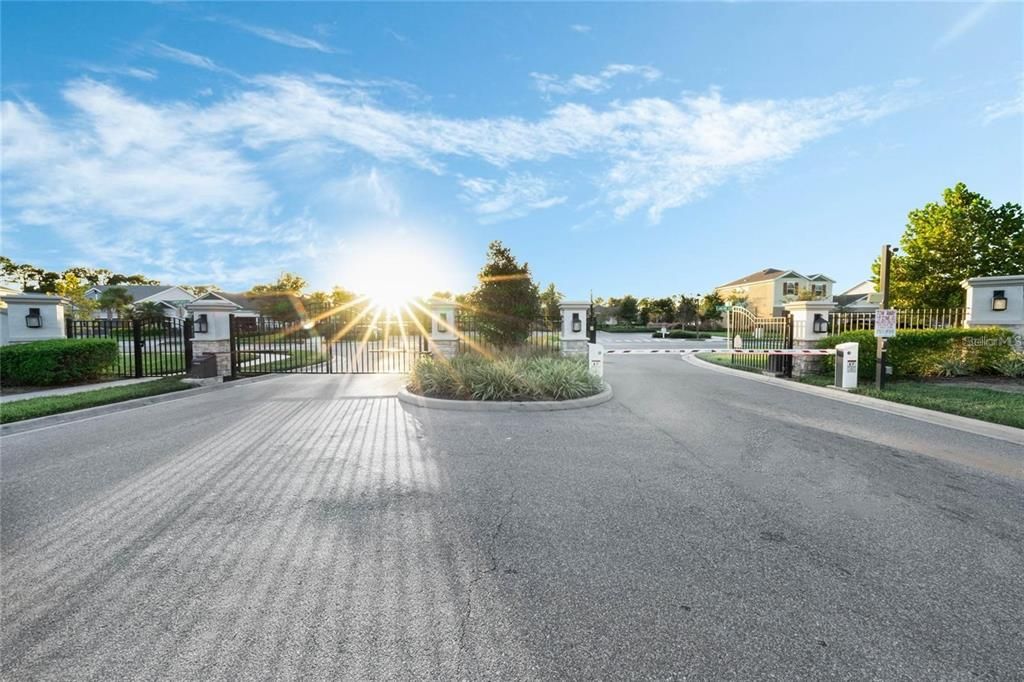 Activo con contrato: $729,900 (4 camas, 3 baños, 4084 Pies cuadrados)