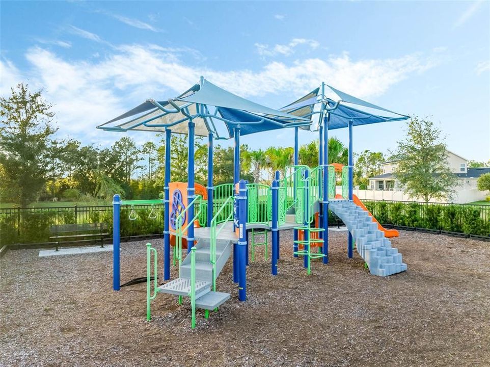 Activo con contrato: $729,900 (4 camas, 3 baños, 4084 Pies cuadrados)