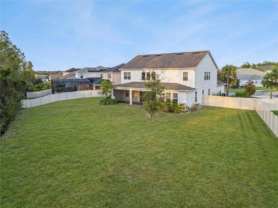 Activo con contrato: $729,900 (4 camas, 3 baños, 4084 Pies cuadrados)