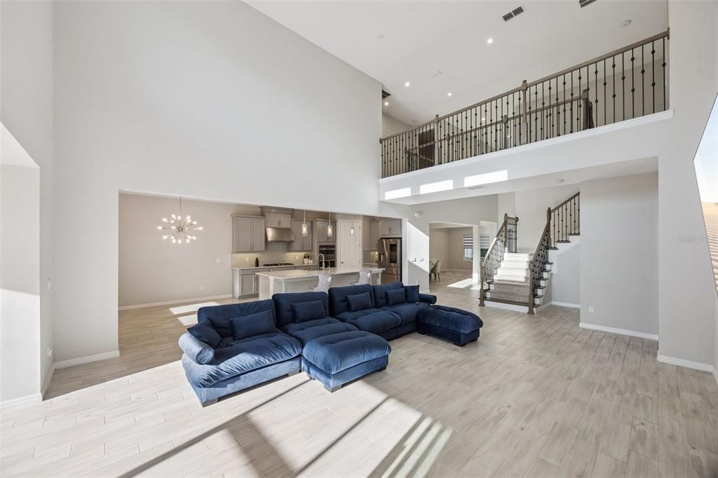 Activo con contrato: $729,900 (4 camas, 3 baños, 4084 Pies cuadrados)