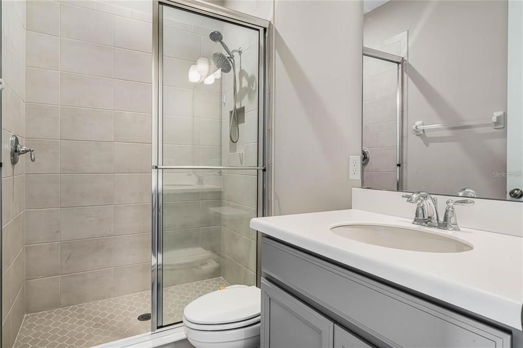 Activo con contrato: $729,900 (4 camas, 3 baños, 4084 Pies cuadrados)