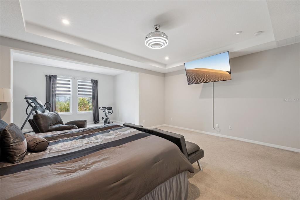 Activo con contrato: $729,900 (4 camas, 3 baños, 4084 Pies cuadrados)