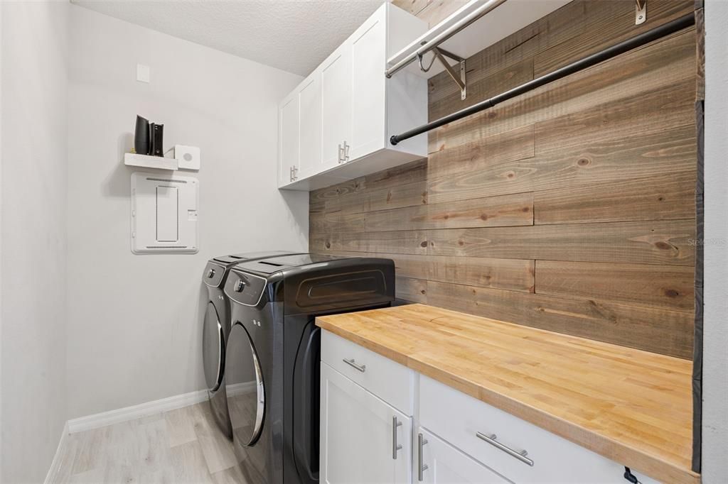 Activo con contrato: $729,900 (4 camas, 3 baños, 4084 Pies cuadrados)