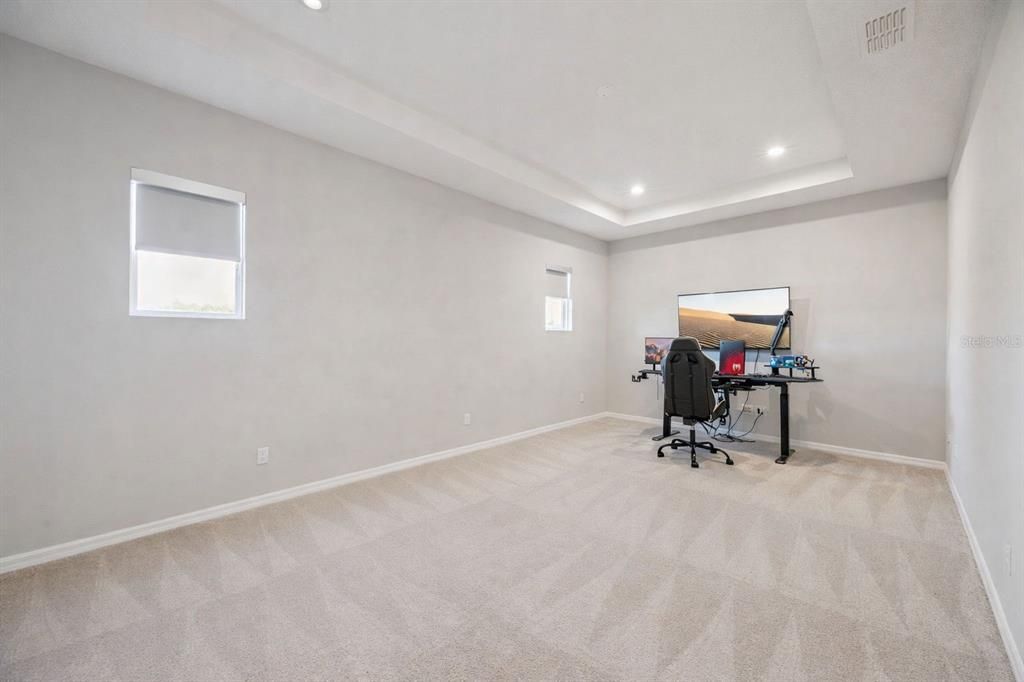 Activo con contrato: $729,900 (4 camas, 3 baños, 4084 Pies cuadrados)