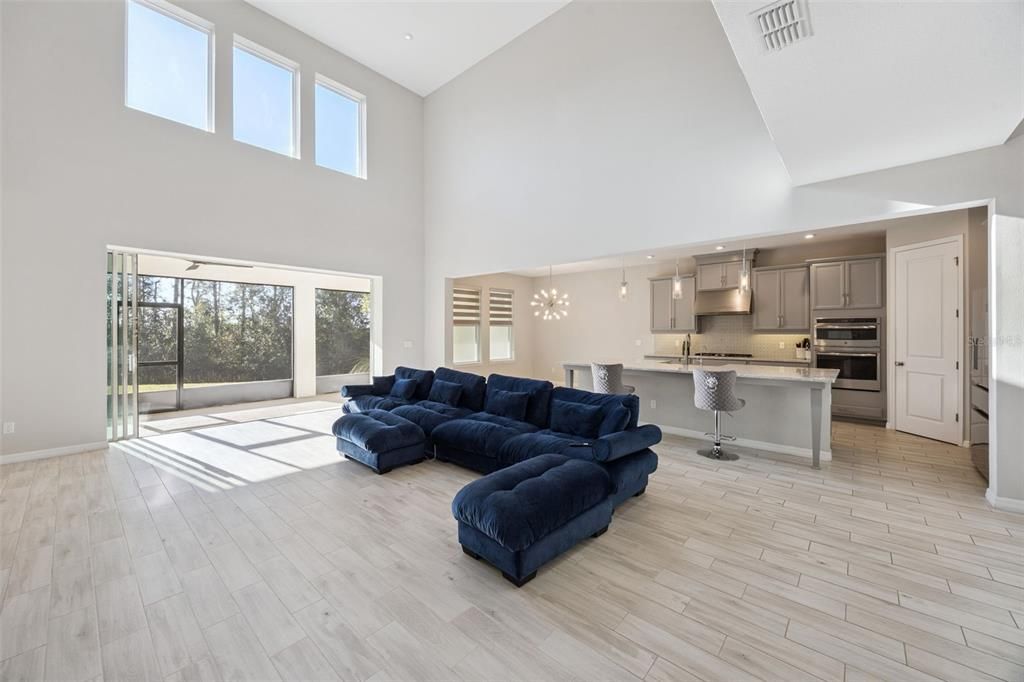 Activo con contrato: $729,900 (4 camas, 3 baños, 4084 Pies cuadrados)
