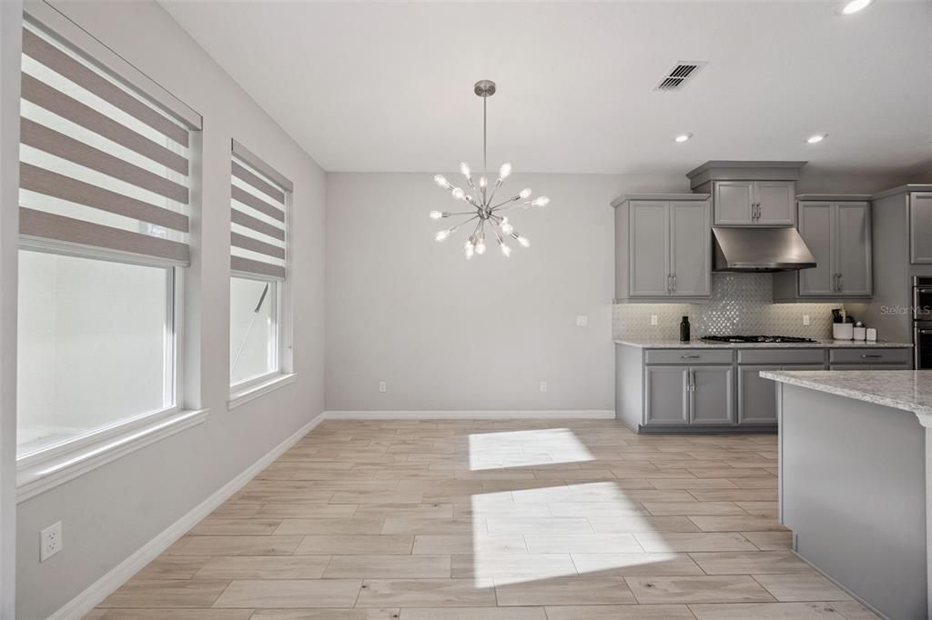 Activo con contrato: $729,900 (4 camas, 3 baños, 4084 Pies cuadrados)