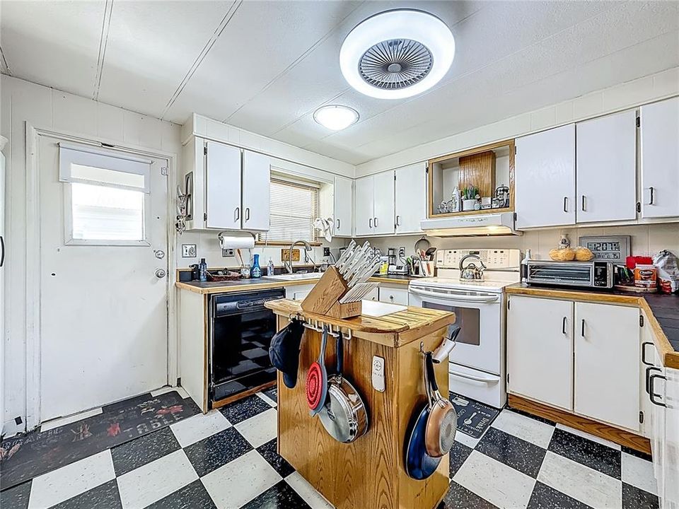 待售: $90,000 (2 贝兹, 2 浴室, 1012 平方英尺)