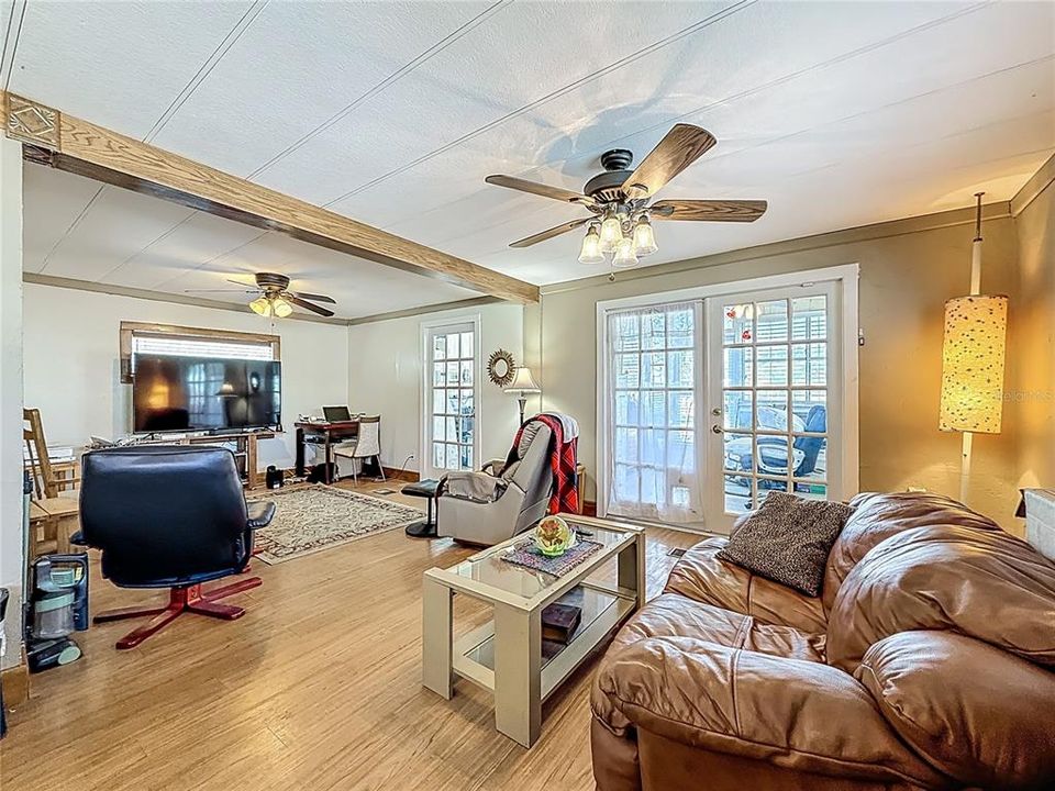 待售: $90,000 (2 贝兹, 2 浴室, 1012 平方英尺)