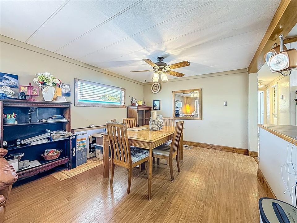 待售: $90,000 (2 贝兹, 2 浴室, 1012 平方英尺)