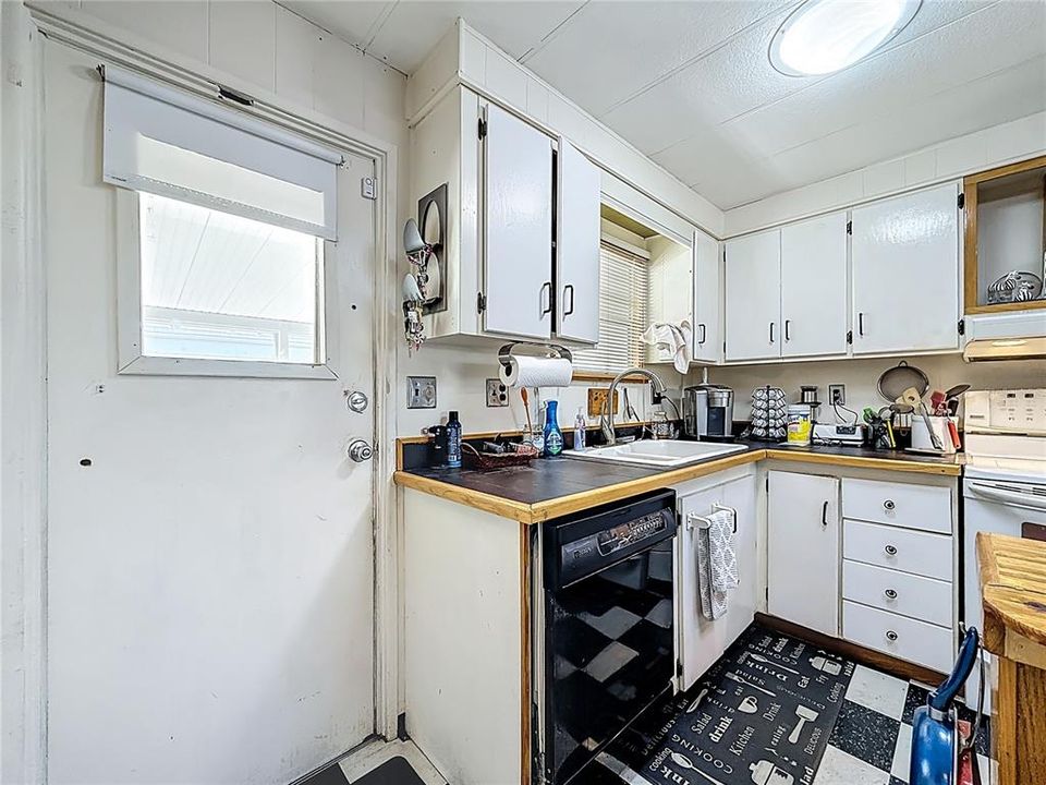 待售: $90,000 (2 贝兹, 2 浴室, 1012 平方英尺)