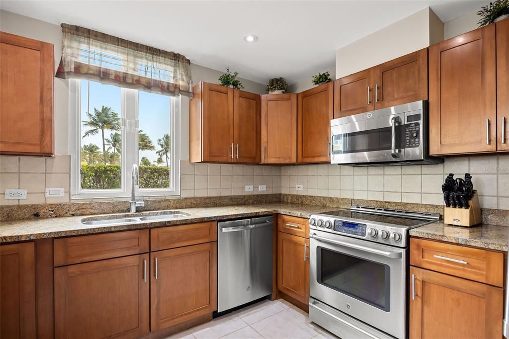 For Sale: $899,900 (4 beds, 3 baths, 2127 Square Feet)