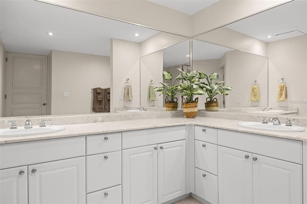 For Sale: $899,900 (4 beds, 3 baths, 2127 Square Feet)