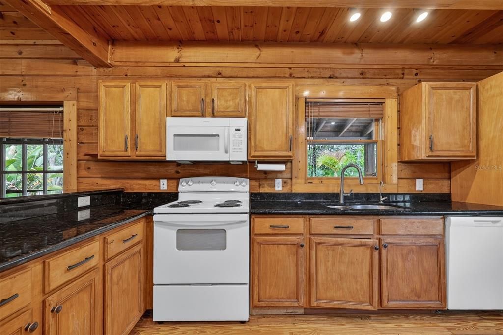 На продажу: $969,000 (5 спален, 3 ванн, 2962 Квадратных фут)