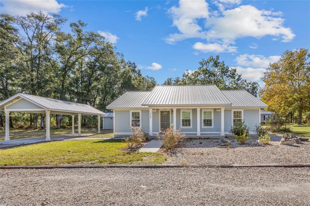 For Sale: $275,000 (2 beds, 2 baths, 1305 Square Feet)