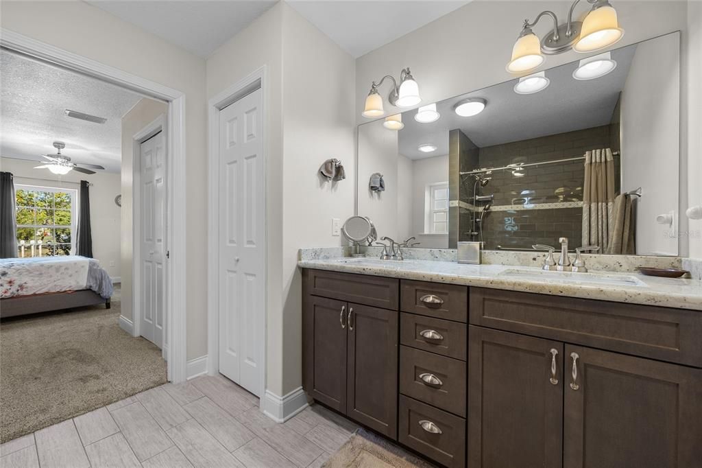 For Sale: $275,000 (2 beds, 2 baths, 1305 Square Feet)